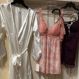 NWT 2 Jessica Simpson and 1 flora White Satin Robe and Pink Floral Nightgown Set